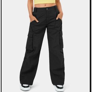 Halara NWT Wide Leg Casual  Nylon Cargo Pants Black S